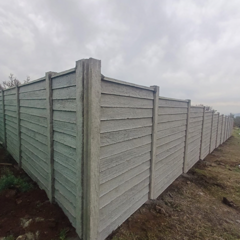 Cierro de Hormigón Imitación Madera Ambas Caras (Altura 1,55 - 2,45 m)