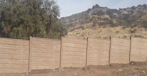 Cierro de Hormigón Imitación Madera Ambas Caras (Altura 1,55 - 2,45 m)